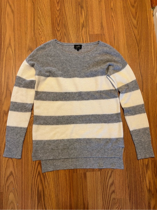 Lochleven Sweaters - Cozy Striped Crewneck Sweater - Gray & Cream